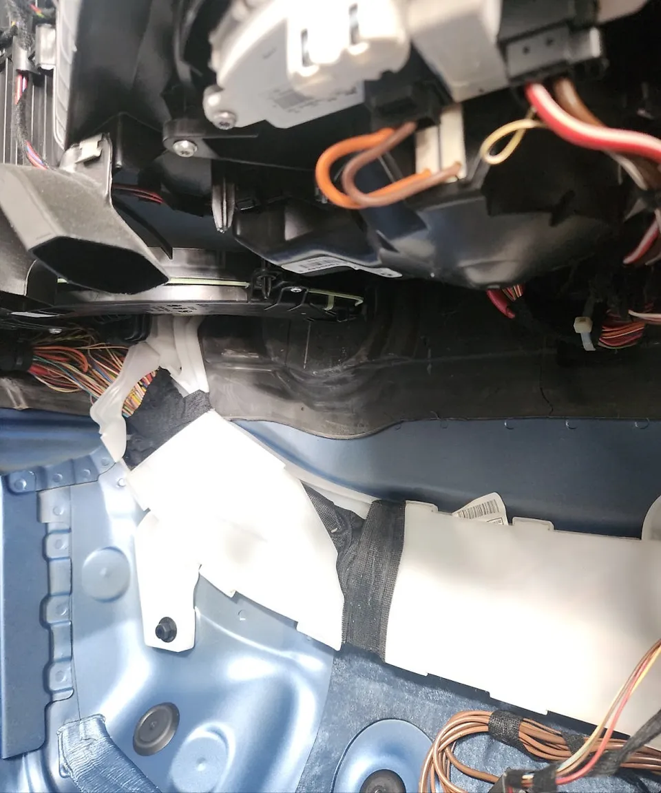 BMW 3 Series dash cam - BMW 3 Series Dash Cam Installation Review photo 4
