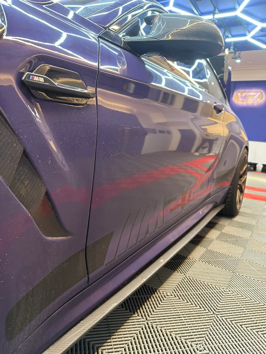 BMW M2 Competitionのカーラッピング事例|費用目安・仕上がり 施工写真 3-1