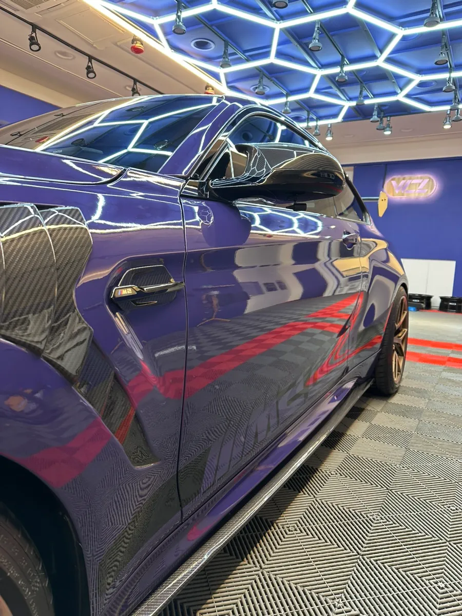 BMW M2 Competitionのカーラッピング事例|費用目安・仕上がり 施工写真 1-2