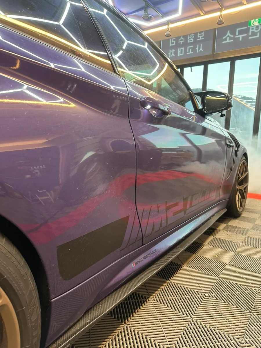 BMW M2 Competitionのカーラッピング事例|費用目安・仕上がり 施工写真 3-2