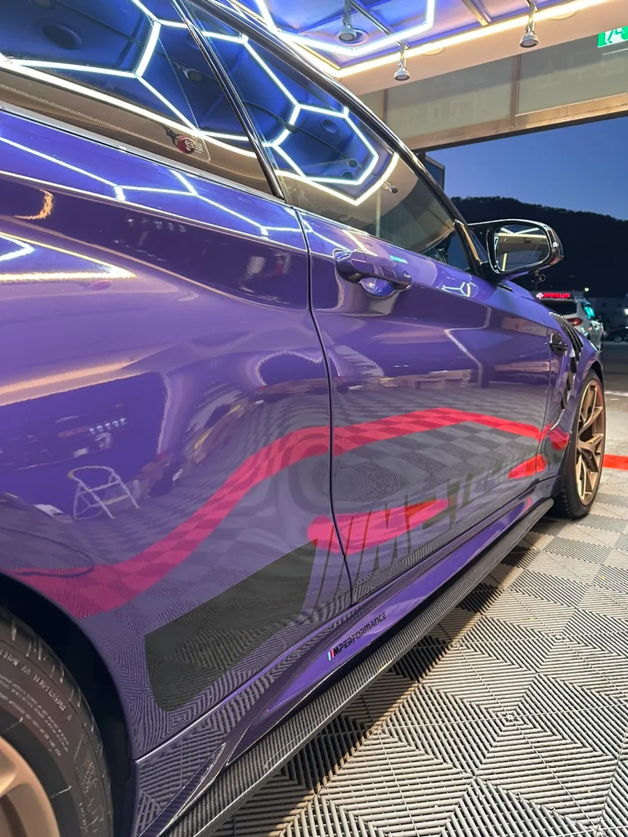 BMW M2 Competitionのカーラッピング事例|費用目安・仕上がり 施工写真 1-3