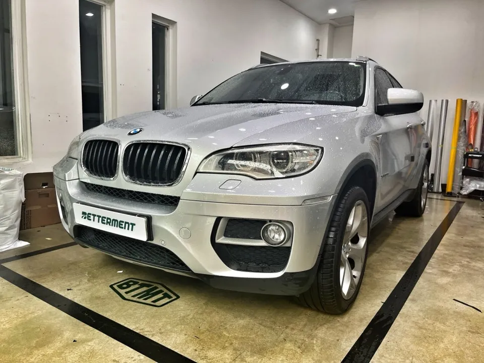 BMW X6のカーラッピング事例｜費用目安・仕上がり 施工写真 1-1