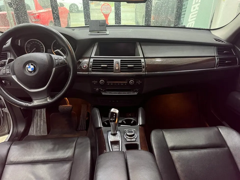 BMW X6のカーラッピング事例｜費用目安・仕上がり 施工写真 2-1
