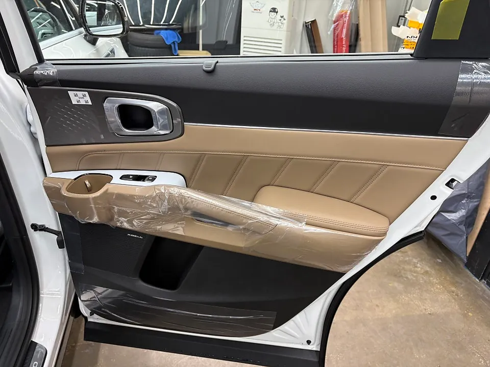 Kia Sorentoのカーフィルム施工事例|断熱・UVカット効果 施工写真 1-2