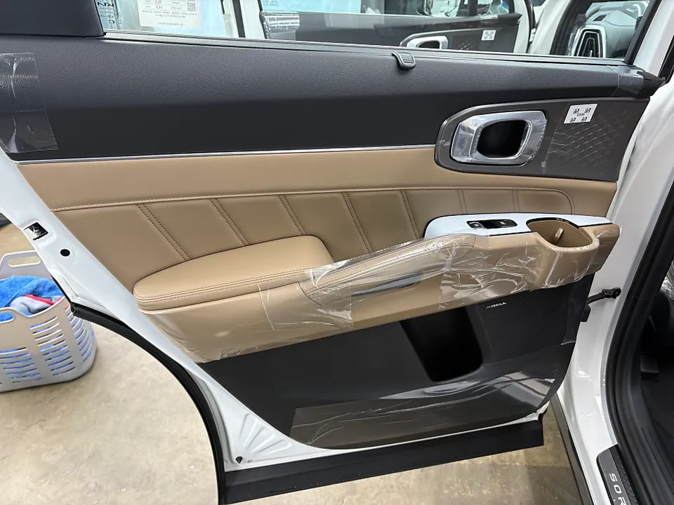Kia Sorentoのカーフィルム施工事例|断熱・UVカット効果 施工写真 2-2