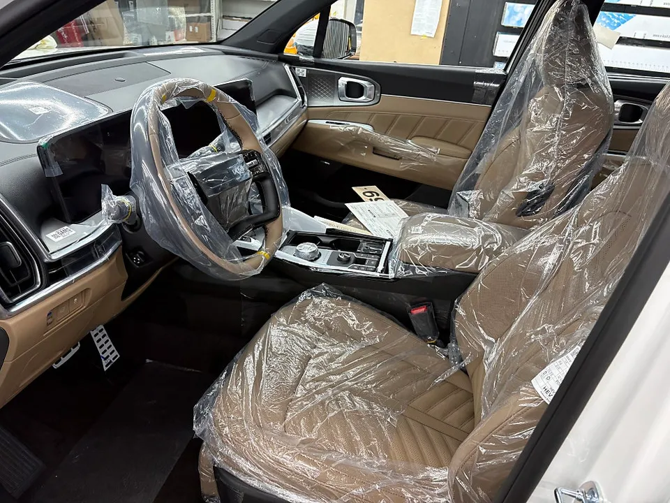 Kia Sorentoのカーフィルム施工事例|断熱・UVカット効果 施工写真 3-2