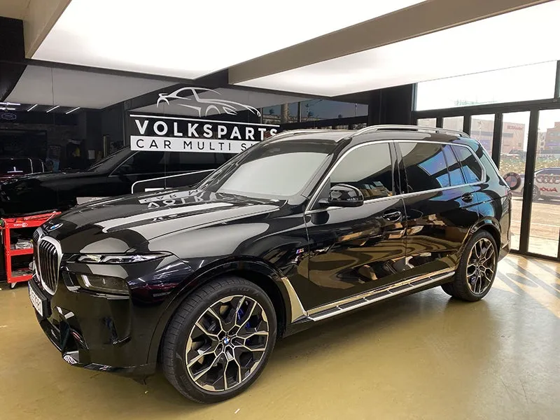 BMW X7 ambient lighting review