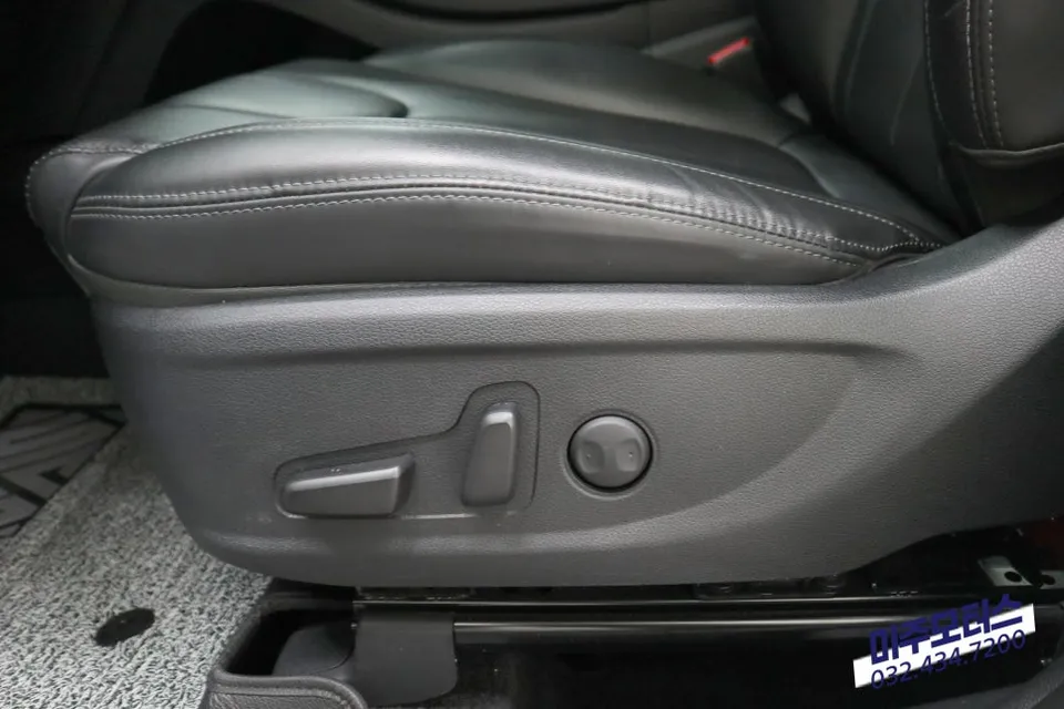 Hyundai Santa Fe interior customization - Hyundai Santa Fe Interior Customization Review — Memory Seat & Ea photo 4