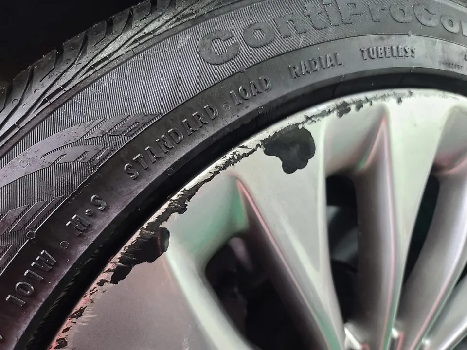 Genesis EQ900のホイールリペア・塗装事例 施工写真 5