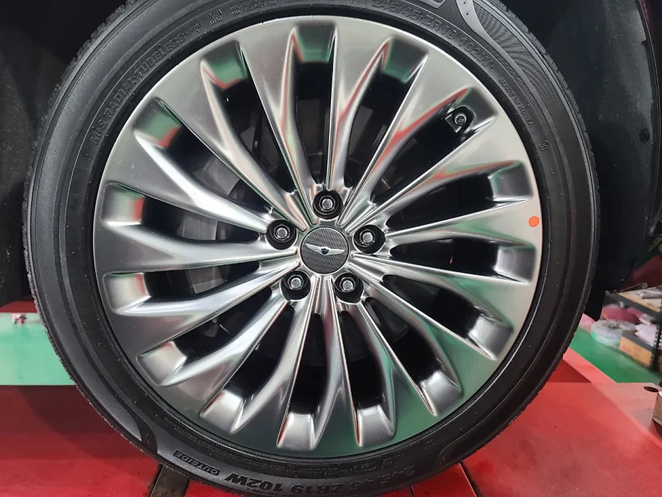 Genesis EQ900のホイールリペア・塗装事例 施工写真 6