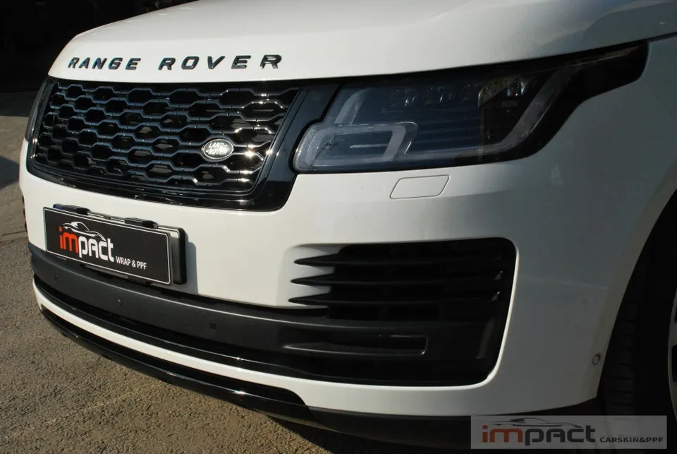 Land Rover Vogueのカーラッピング事例|クローム部分のブラックアウト 施工写真 3-2