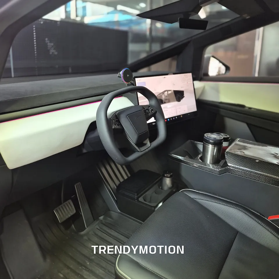 Tesla Cybertruck steering wheel - Tesla Cybertruck Steering Wheel Customization Review photo 3