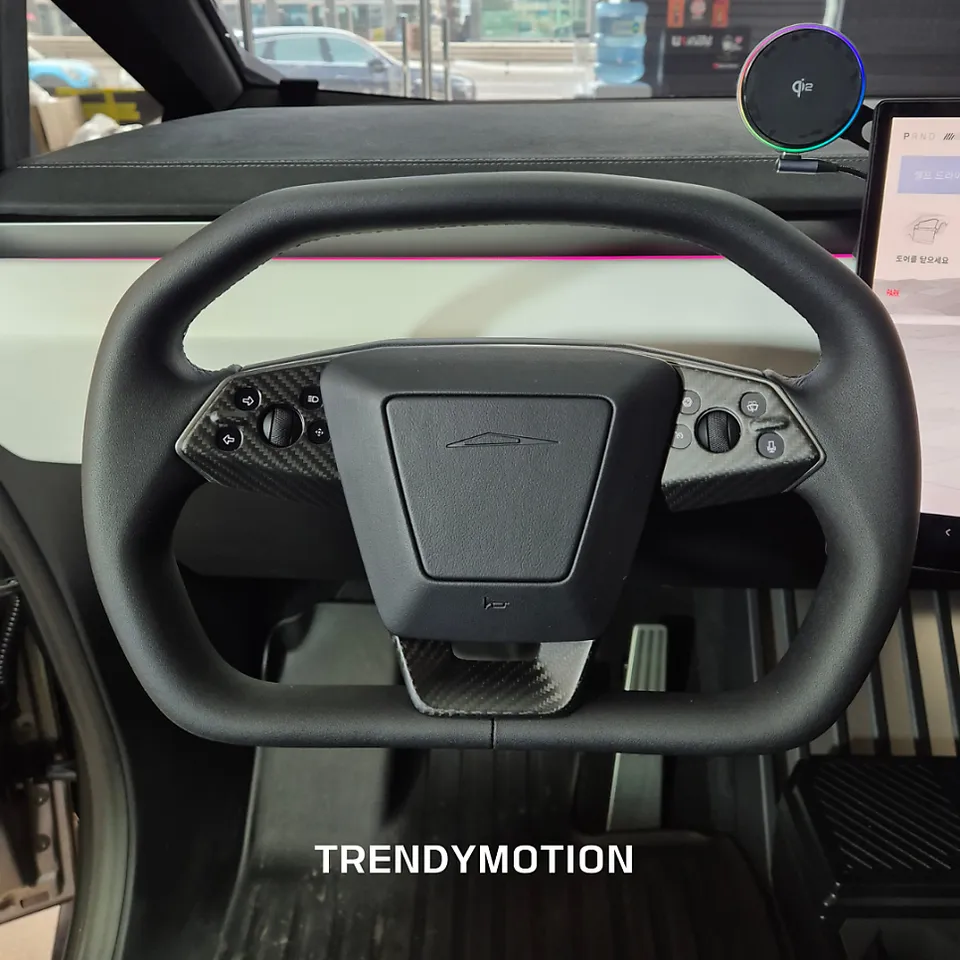 Tesla Cybertruck steering wheel - Tesla Cybertruck Steering Wheel Customization Review photo 4