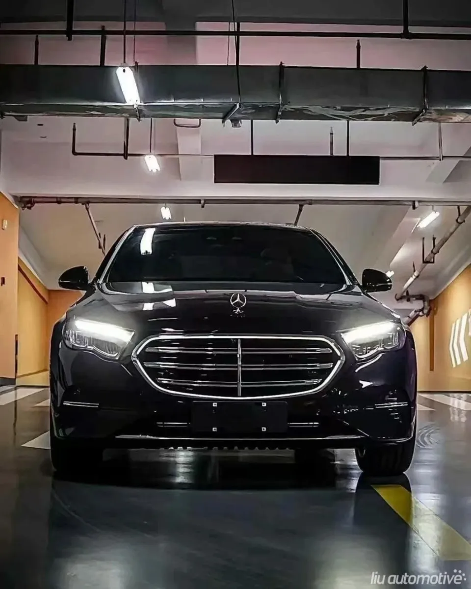 Mercedes-Benz Eクラスのカーラッピング事例|費用目安・仕上がり 施工写真 3-1