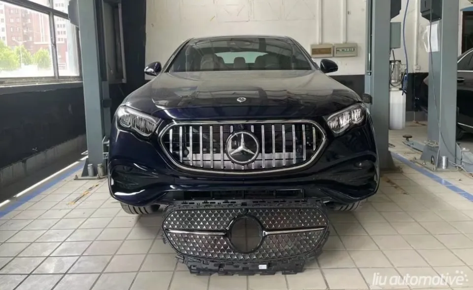 Mercedes-Benz Eクラスのカーラッピング事例|費用目安・仕上がり 施工写真 4-1