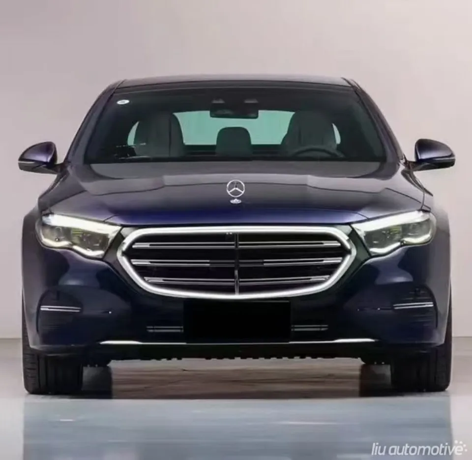 Mercedes-Benz Eクラスのカーラッピング事例|費用目安・仕上がり 施工写真 1-2