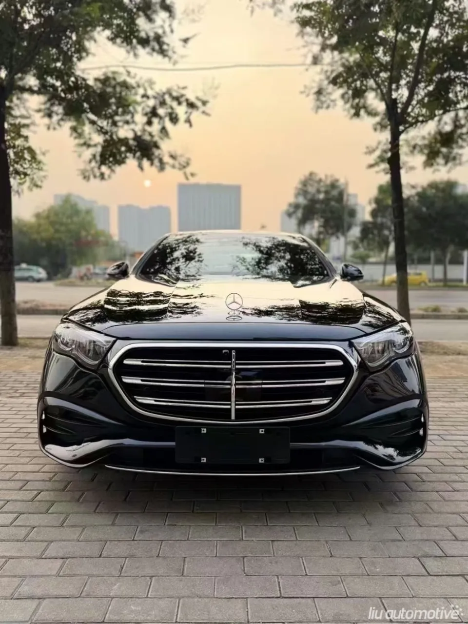 Mercedes-Benz Eクラスのカーラッピング事例|費用目安・仕上がり 施工写真 3-2