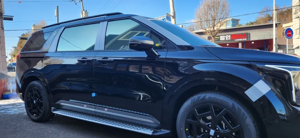 Kia Carnivalのカーフィルム施工事例｜断熱・UVカット効果 施工写真 3-1