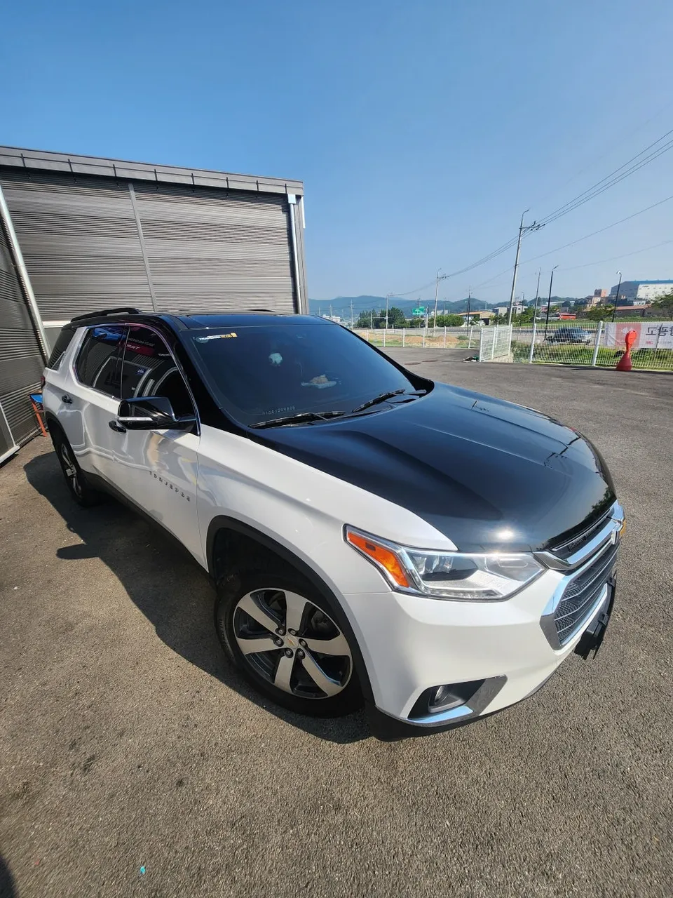 Chevrolet Traverseのカーラッピング事例|費用目安・仕上がり 施工写真 2-3