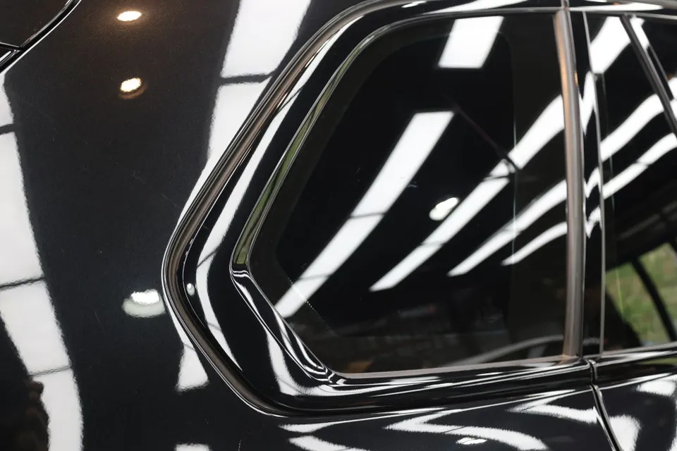 BMW X5のカーフィルム施工事例|費用目安・仕上がり 施工写真 2-3