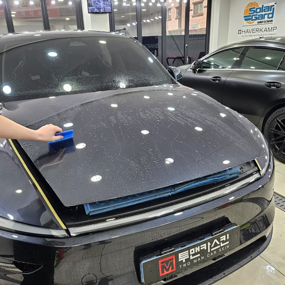 Tesla Model YのPPF施工事例：費用目安と仕上がり 施工写真 2-3