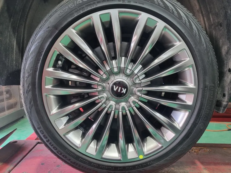 Kia K900のホイールリペア・塗装事例 施工写真 3-2