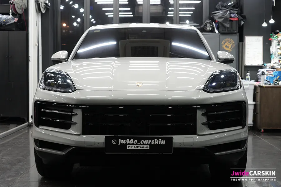 Porsche Cayenne E3のPPF施工事例|フロントガラス保護 施工写真 2-3