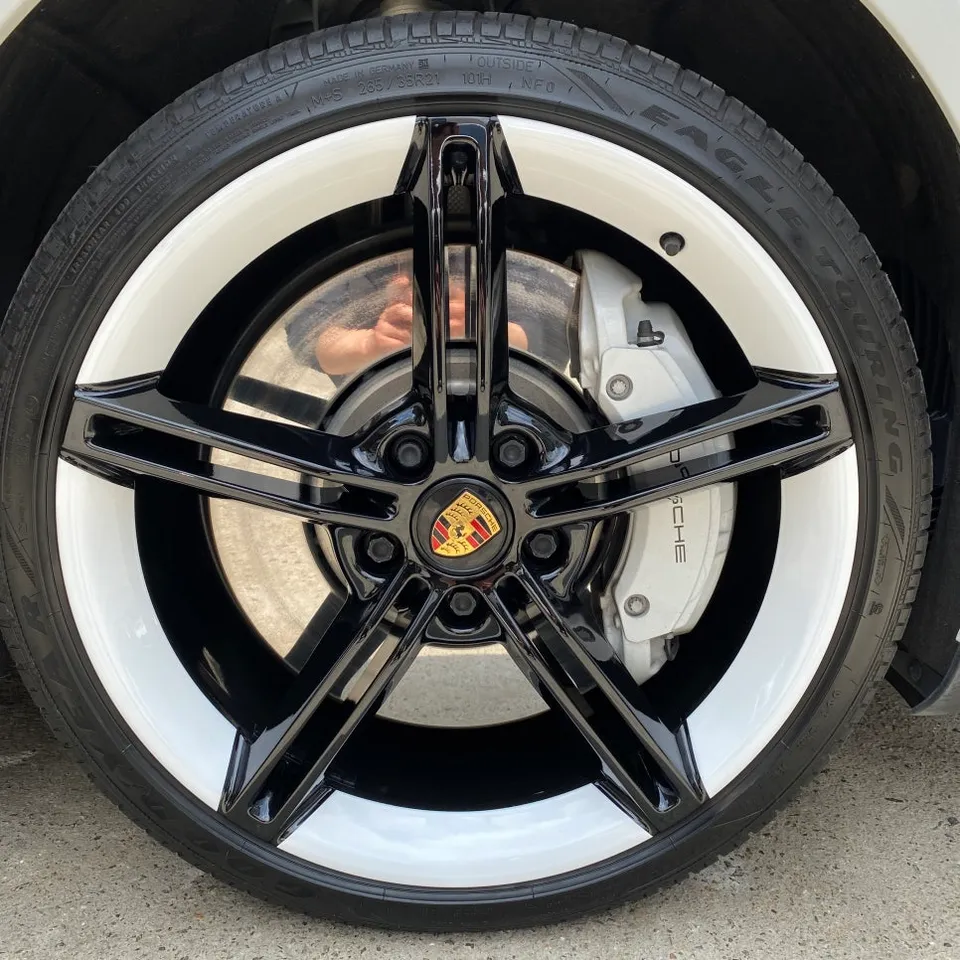 Porsche Taycanのホイールリペア・塗装事例 施工写真 1-3