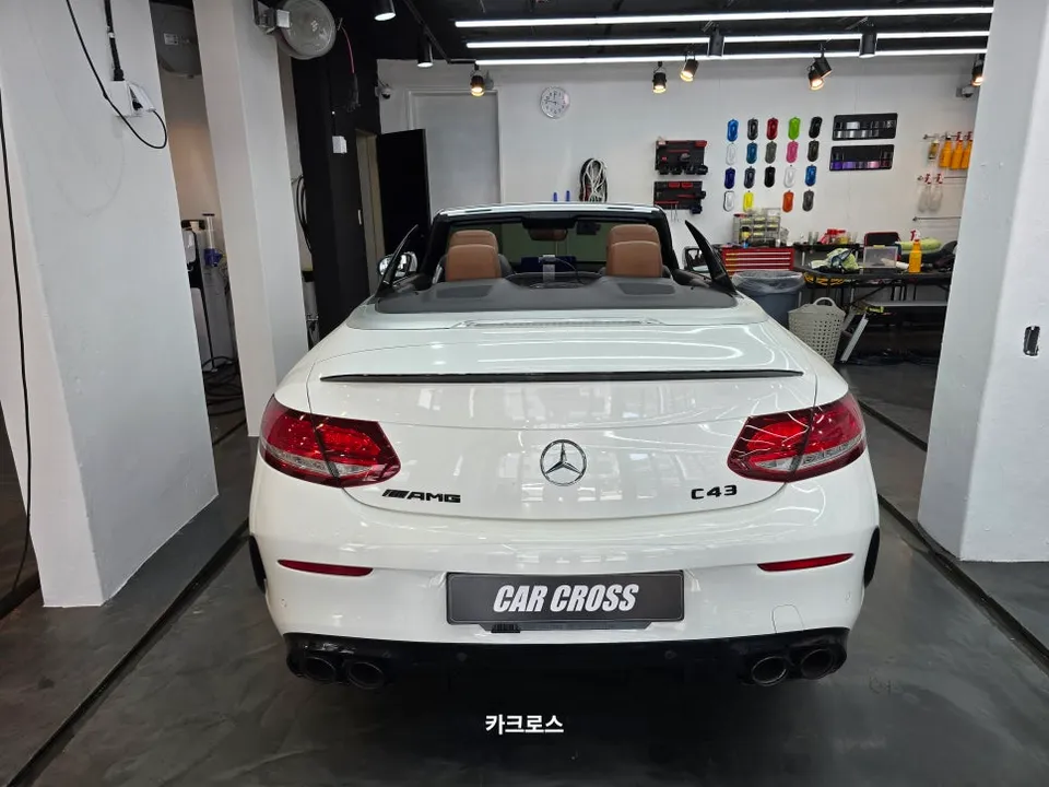 メルセデス・ベンツ Cクラス W205のカーラッピング事例|費用目安・仕上がり 施工写真 2-1