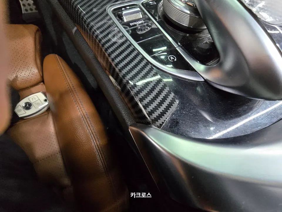 メルセデス・ベンツ Cクラス W205のカーラッピング事例|費用目安・仕上がり 施工写真 2-2