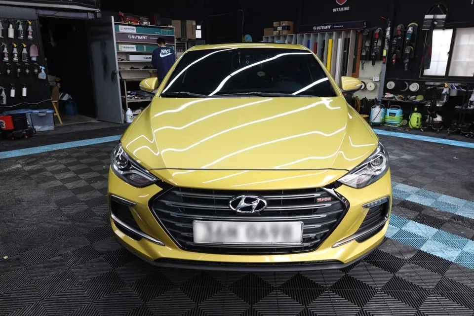 Hyundai Elantraのカーラッピング事例｜費用目安・仕上がり 写真
