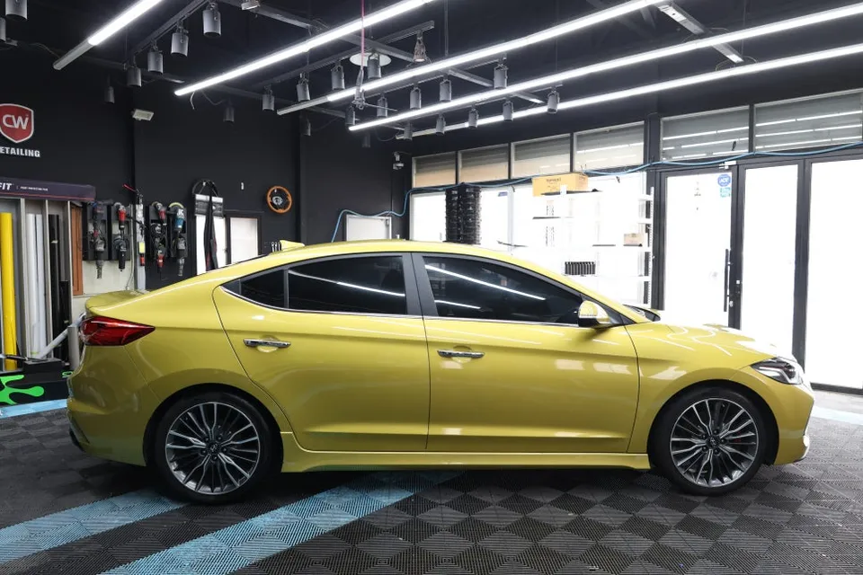 Hyundai Elantraのカーラッピング事例|費用目安・仕上がり 施工写真 2-1