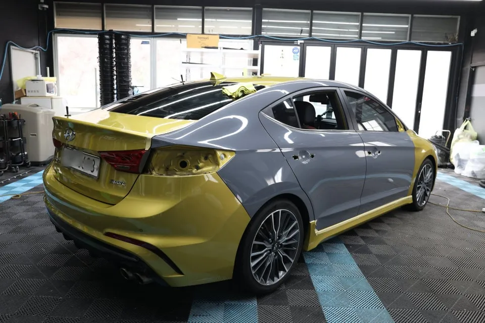 Hyundai Elantraのカーラッピング事例|費用目安・仕上がり 施工写真 3-2