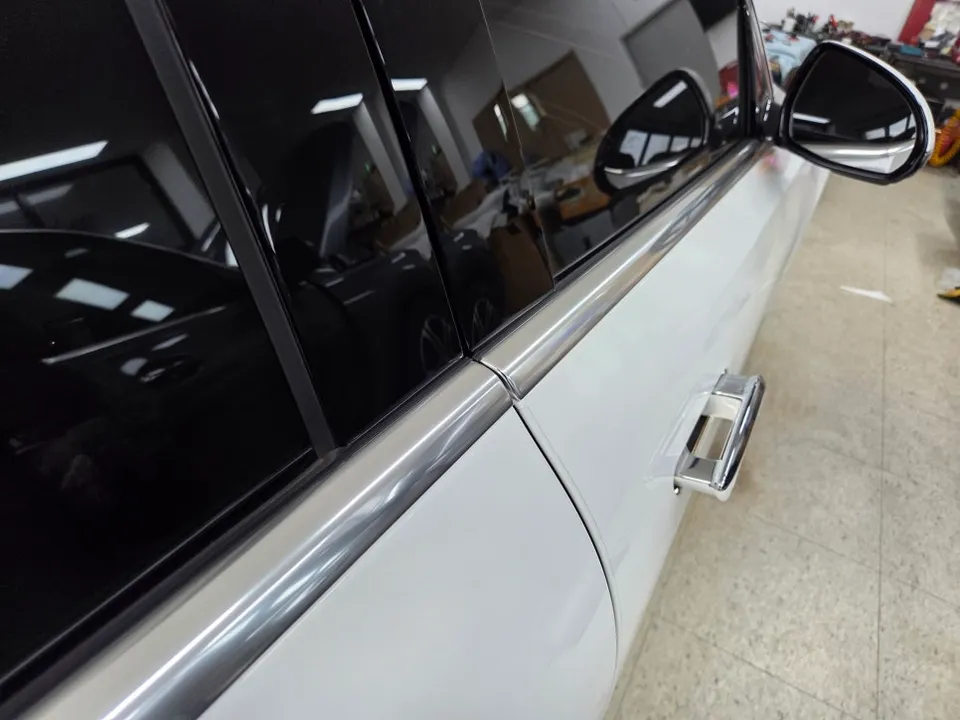 Mercedes-Benz E-Class W214 ambient lighting - Mercedes-Benz E-Class Ambient Lighting Upgrade Review photo 4