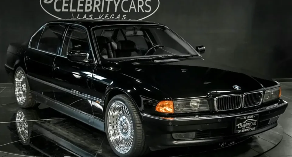 BMW 7 Seriesのカーラッピング事例|費用目安・仕上がり 施工写真 1-1