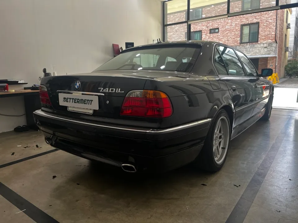 BMW 7 Seriesのカーラッピング事例|費用目安・仕上がり 施工写真 3-1