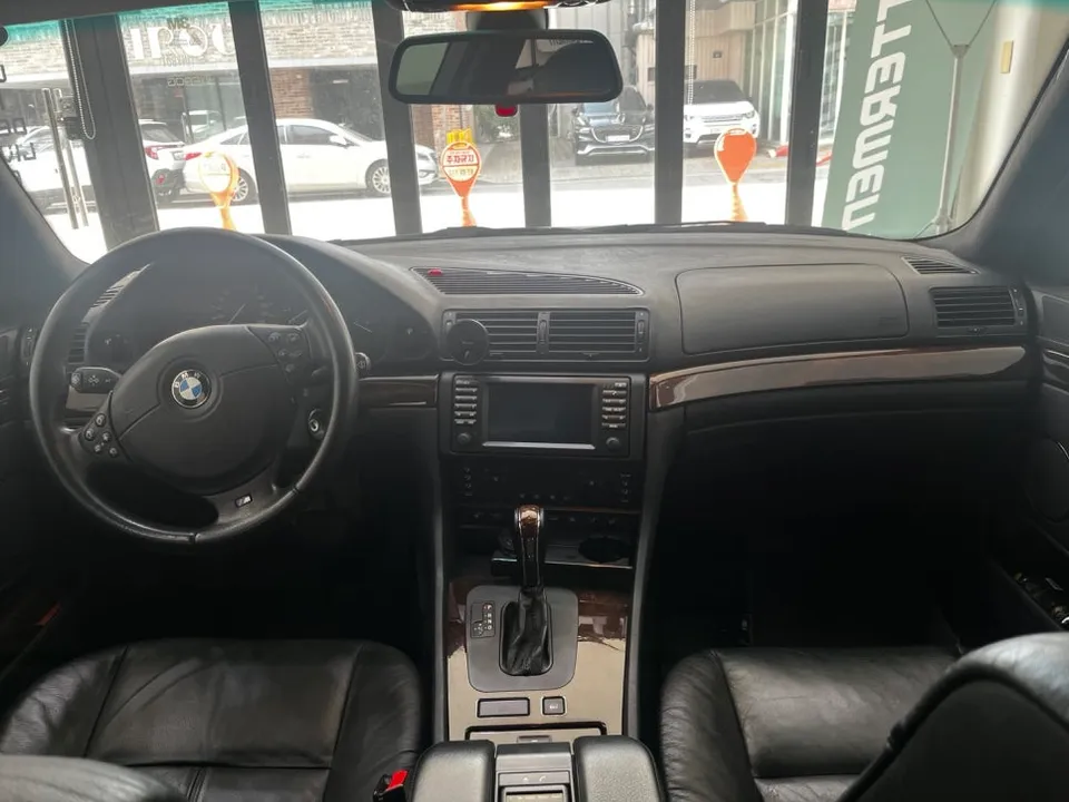 BMW 7 Seriesのカーラッピング事例|費用目安・仕上がり 施工写真 1-2