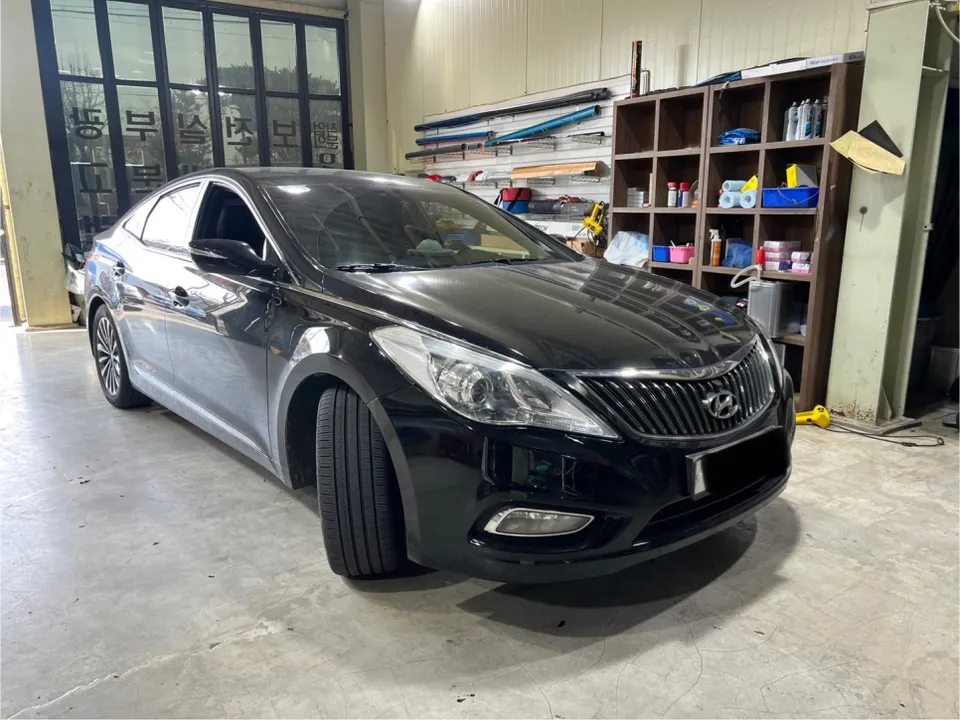 Hyundai Grandeur HGのカーラッピング事例|サテンバーデントグリーン 施工写真 1-1