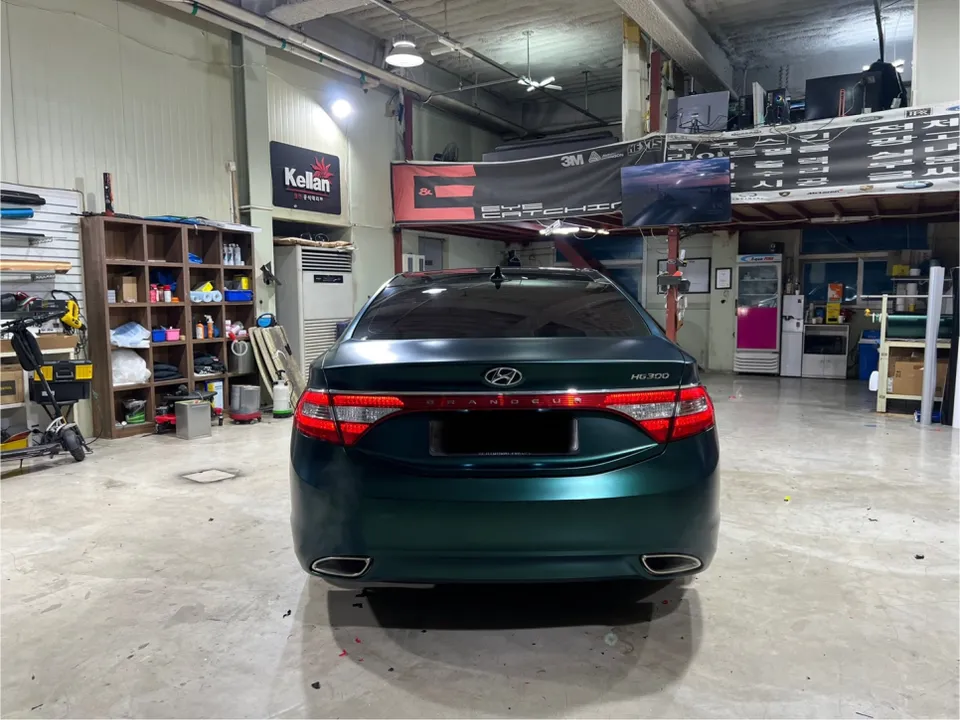 Hyundai Grandeur HGのカーラッピング事例|サテンバーデントグリーン 施工写真 3-1