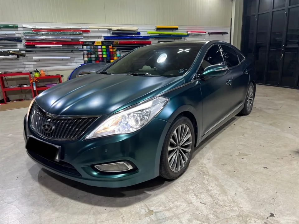 Hyundai Grandeur HGのカーラッピング事例|サテンバーデントグリーン 施工写真 1-2