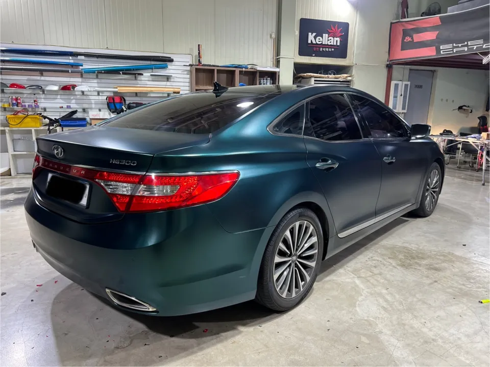 Hyundai Grandeur HGのカーラッピング事例|サテンバーデントグリーン 施工写真 3-2