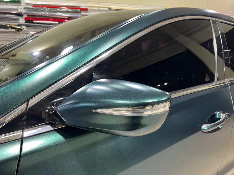 Hyundai Grandeur HGのカーラッピング事例|サテンバーデントグリーン 施工写真 4-2