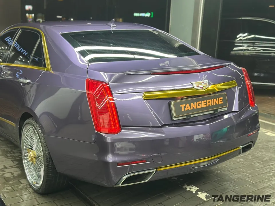 Cadillac CT5のカーラッピング事例|費用目安・仕上がり 施工写真 1-2