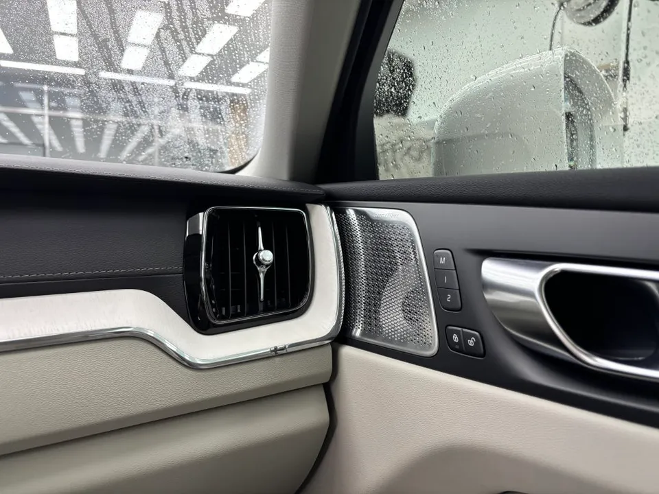Volvo XC60の室内PPF施工事例|傷から守る保護フィルム 施工写真 2-1