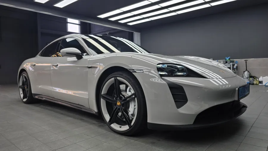 Porsche Taycanのカーフィルム施工事例｜費用目安・仕上がり 写真