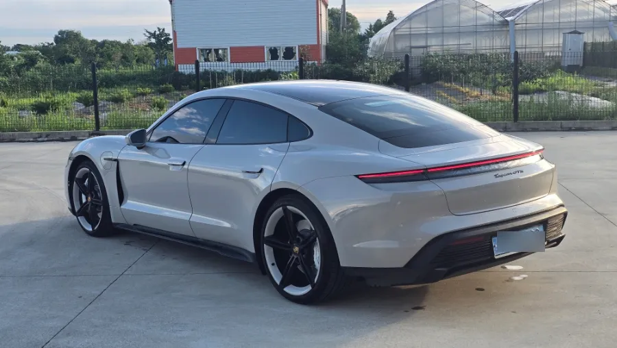 Porsche Taycanのカーフィルム施工事例|費用目安・仕上がり 施工写真 2-1