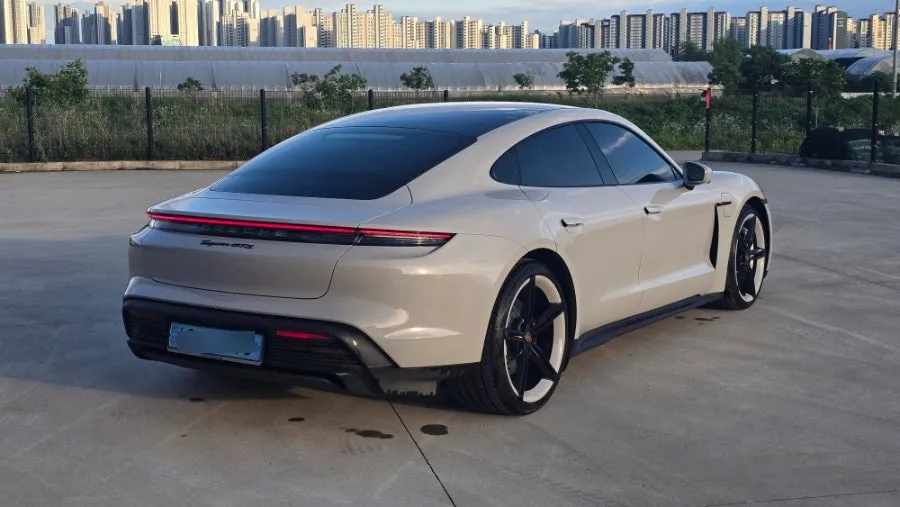 Porsche Taycanのカーフィルム施工事例|費用目安・仕上がり 施工写真 3-1