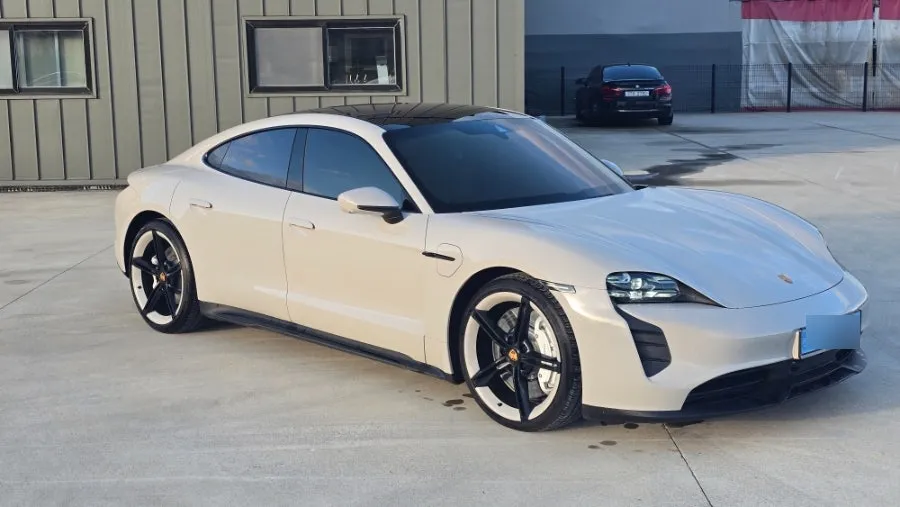 Porsche Taycanのカーフィルム施工事例|費用目安・仕上がり 施工写真 2-2