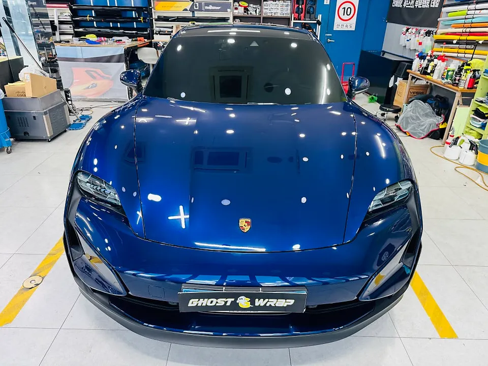 Porsche Taycanのカーラッピング事例 写真
