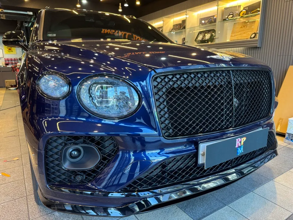 Bentley Bentayga ambient lighting installation result